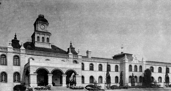1915,河海工程专门学校初建时为了节省开办经费,尽快招生开学,租借江苏省咨议院房屋为校址(今湖南路10号)