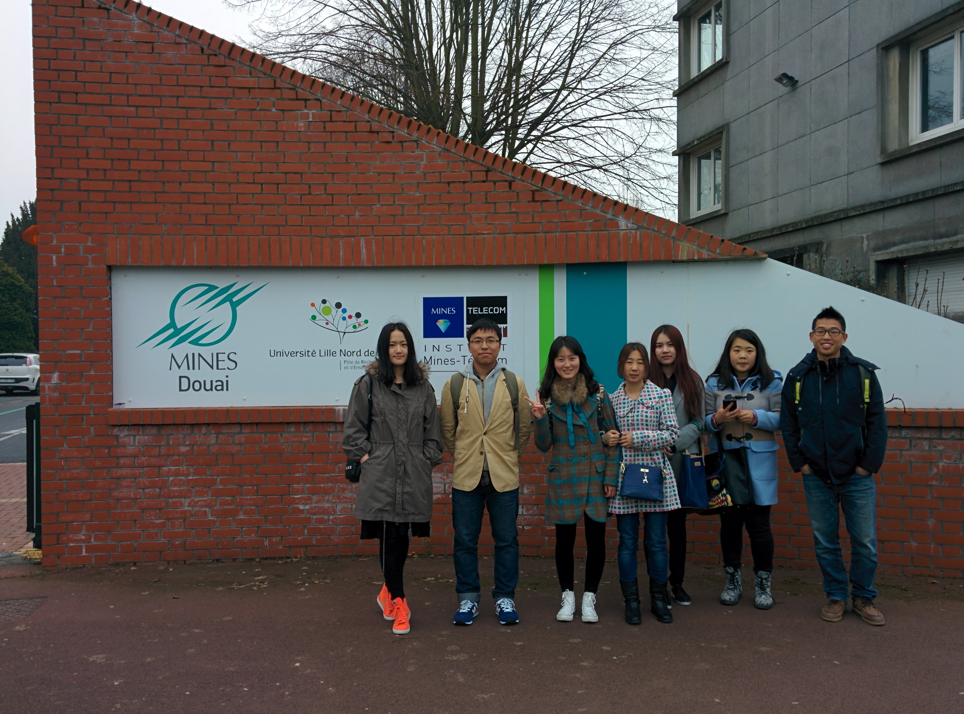 2012级赴杜埃学生合影