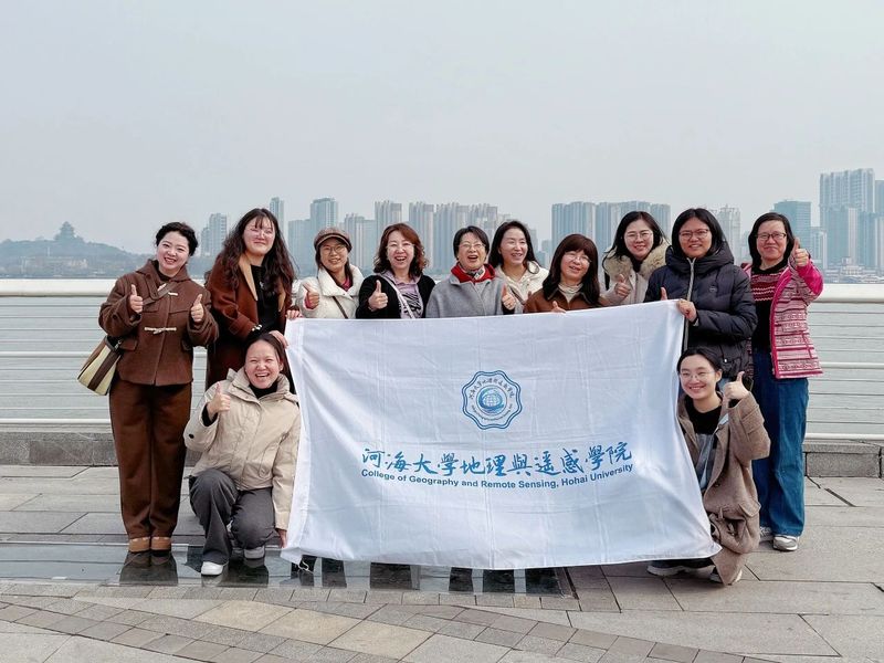 踏青寻脉绘新图 地理巾帼探振兴 ——我院女教师赴渡桥社区开展乡村振兴主题研学