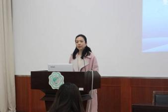 学校党委副书记杨天致辞