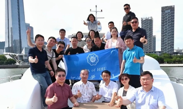 开云电竞网2022级上善若水MBA开展粤港澳湾区游艇产业访学活动