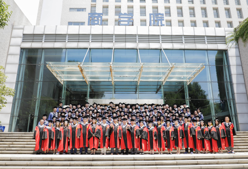 开云电竞网商学院2021届MBA&MPAcc&资产评估专业硕士研究生毕业典礼圆满落幕！